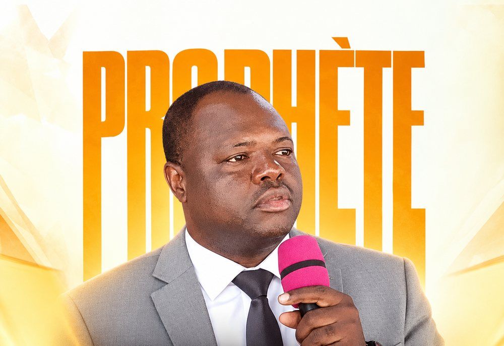 Le Prophète Victor TOKPONMI au micro